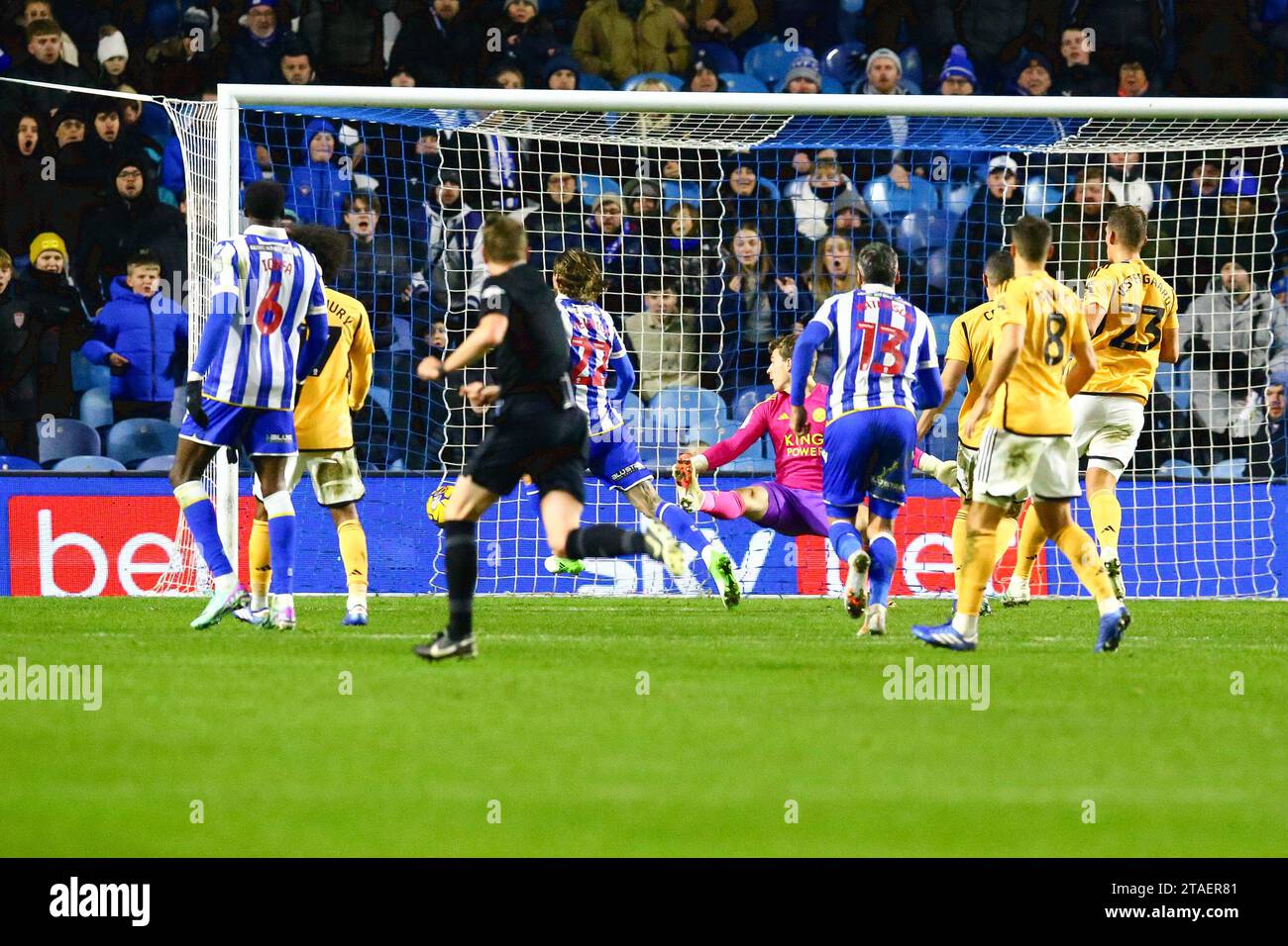 Hillsborough Stadium, Sheffield, England - 29th November 2023 Jeff Hendrick (22) of Sheffield Wednesday scores a late equaliser - during the game Sheffield Wednesday v Leicester City, EFL Championship, 2023/24, Hillsborough Stadium, Sheffield, England - 29th November 2023  Credit: Arthur Haigh/WhiteRosePhotos/Alamy Live News Stock Photo