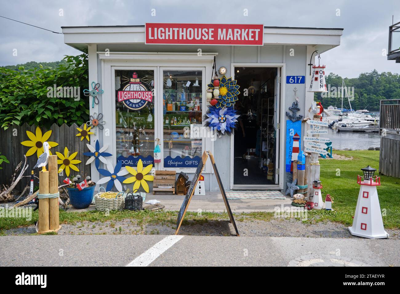The Lighthouse Market souvenir shop in Mahone Bay Stock Photo Alamy