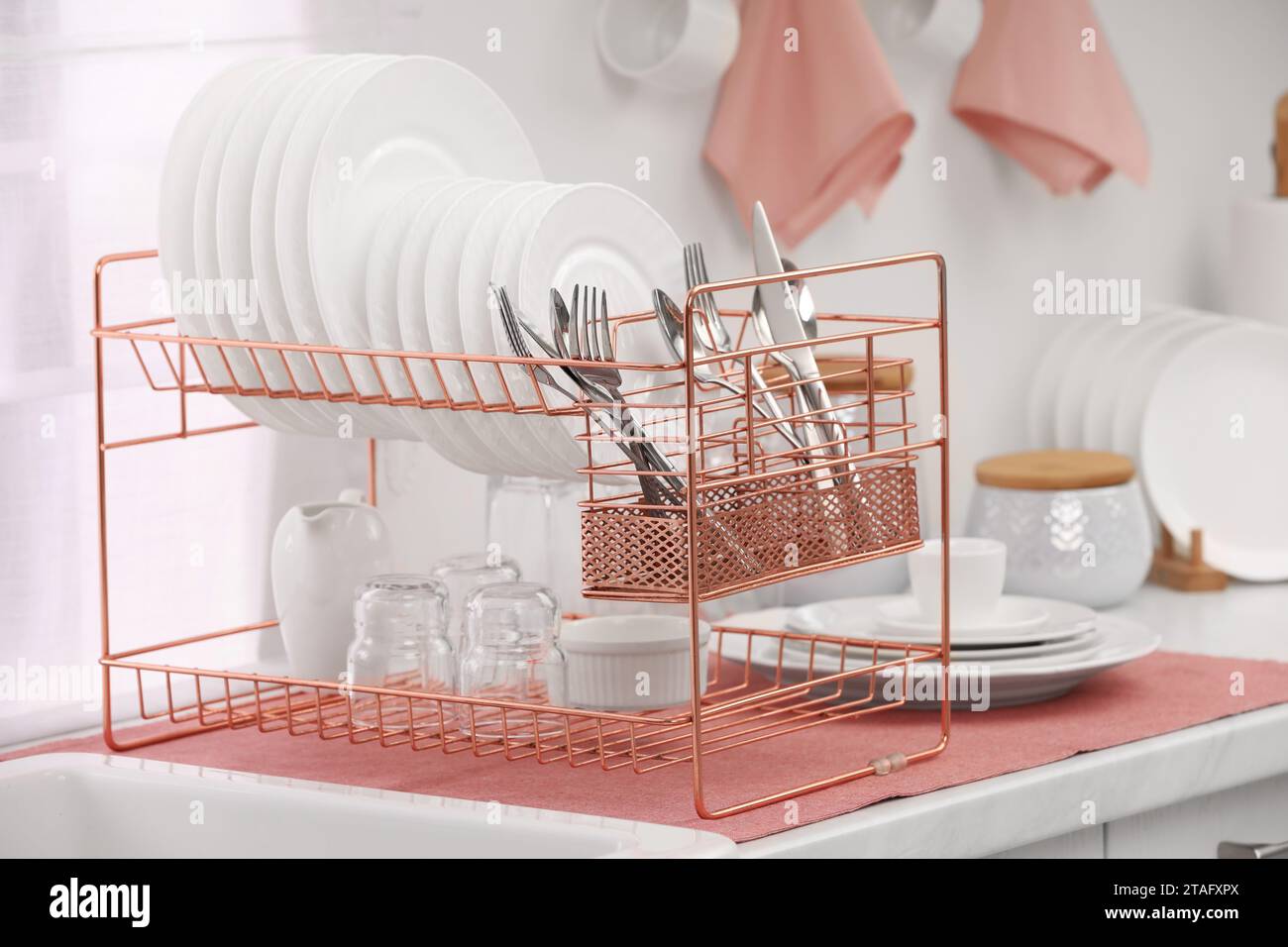 https://c8.alamy.com/comp/2TAFXPX/drying-rack-with-clean-dishes-and-cutlery-on-countertop-in-kitchen-2TAFXPX.jpg