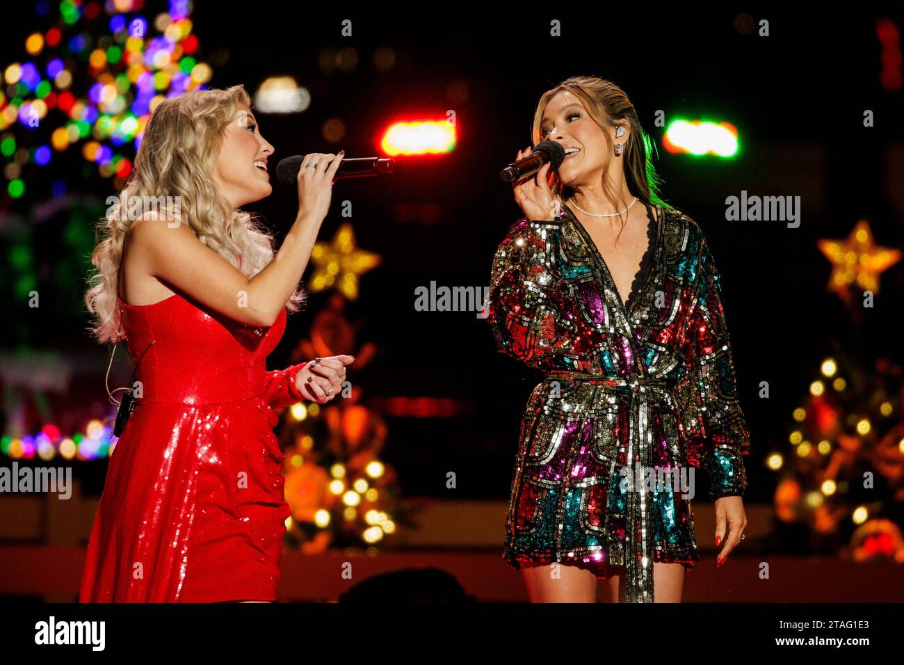 Washington, United States. 30th Nov, 2023. Maddie and Tae perform(00)