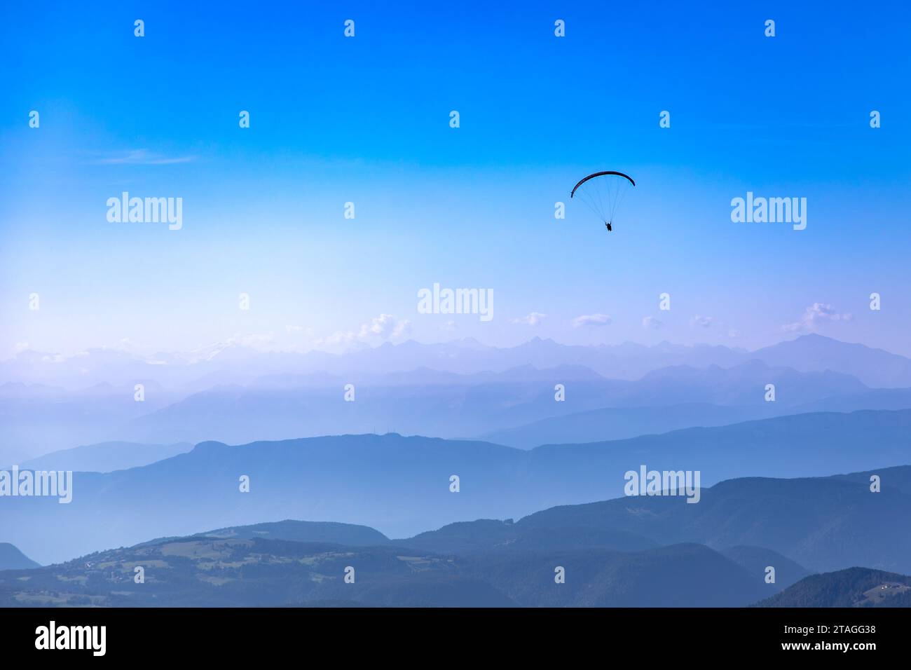 Paraglider above the alps in the dolomites, South Tyrol Stock Photo