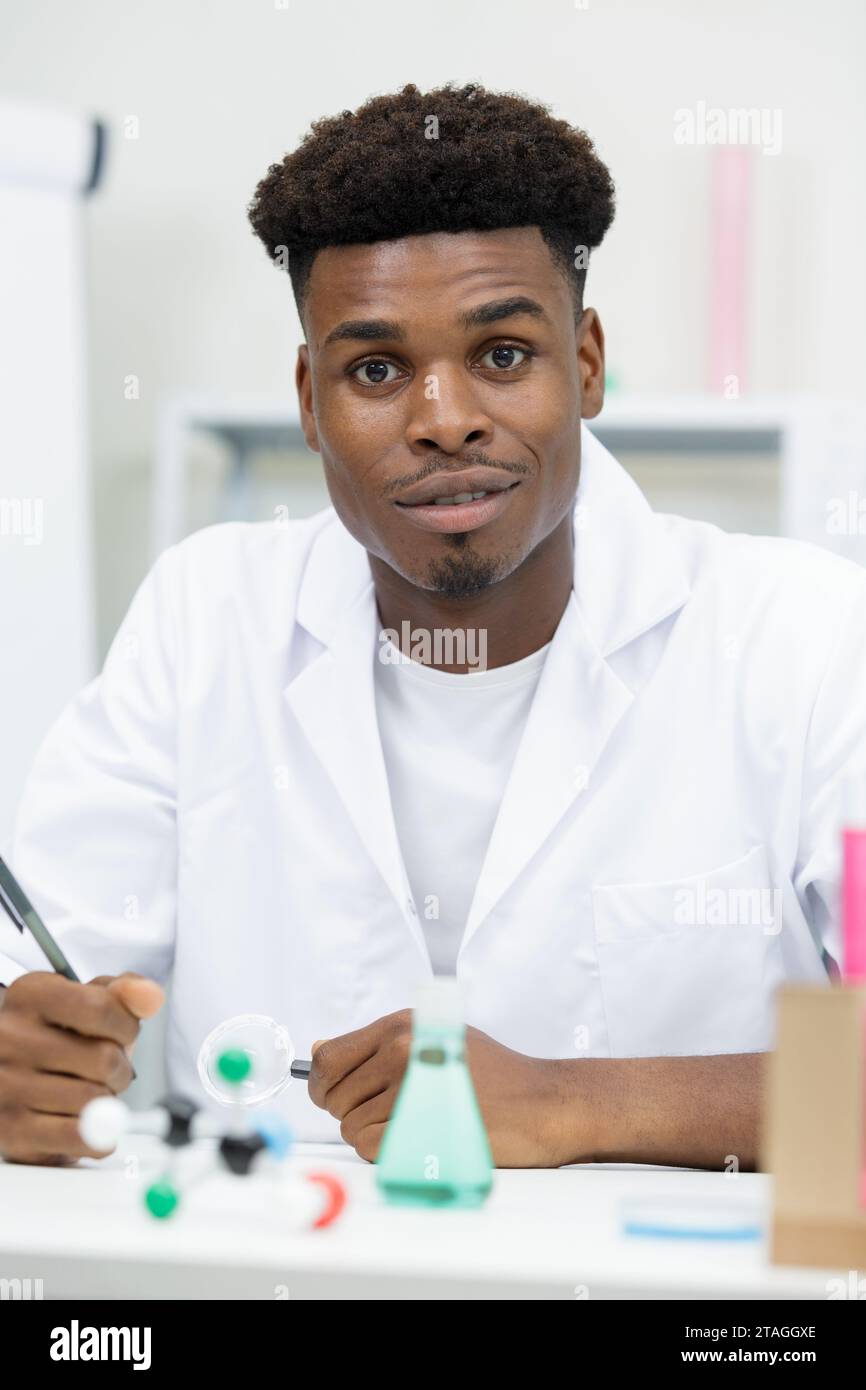 Student Writing Lab Notes Student experiment notes hi-res stock photography and images - Alamy