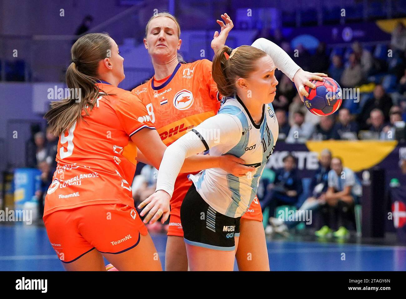 Larissa Nusser of the Netherlands and Kelly Dulfer of the Netherlands battling for possession with Malena Cavo of Argentina during the Preliminary Round Group H match between Netherlands and Argentina on November 30, 2023 in Fredrikshavn, Denmark Stock Photo