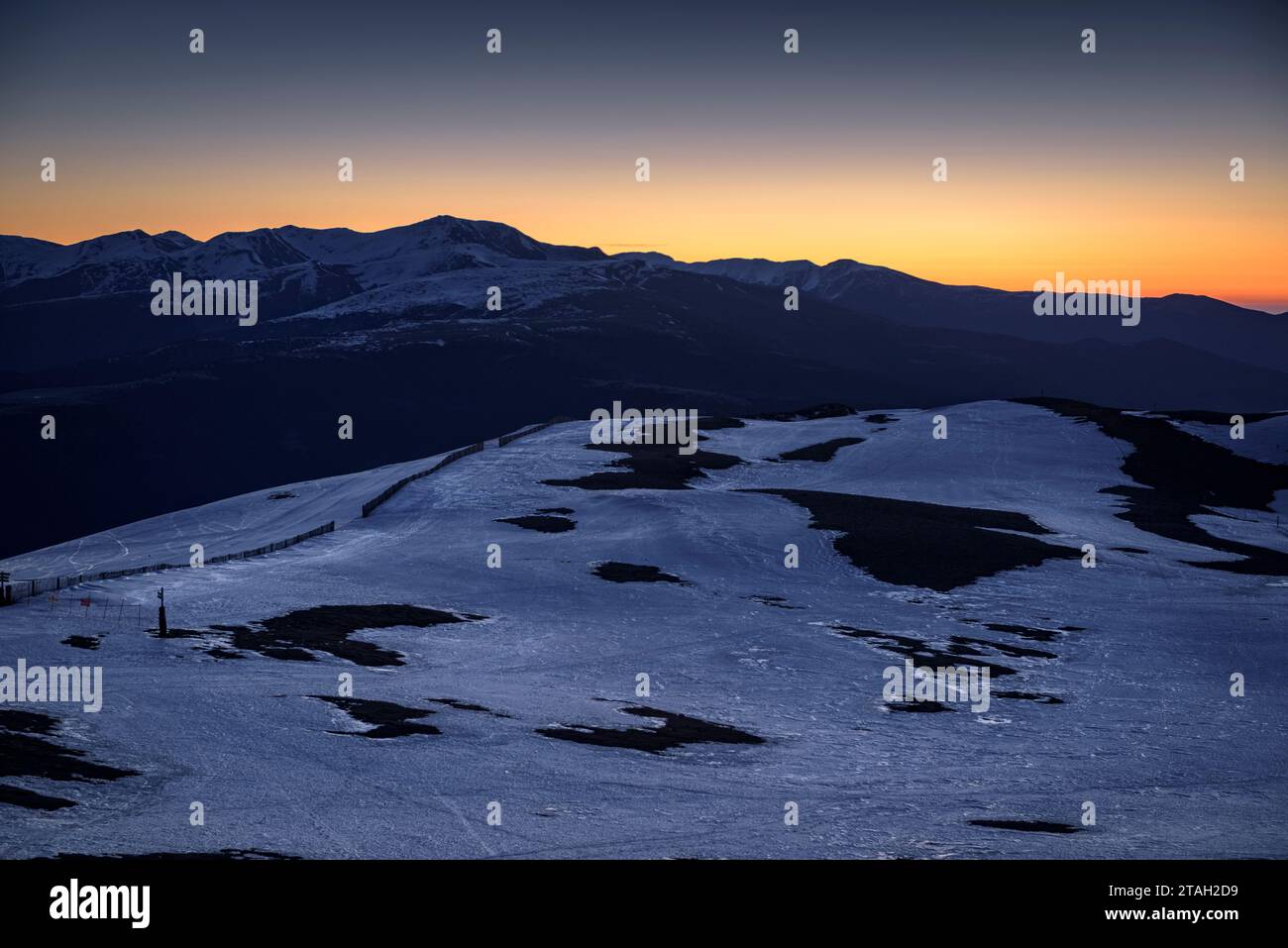 Sunrise seen from the snowy summit of Tosa d'Alp on a winter dawn (Berguedà, Catalonia, Spain, Pyrenees) ESP Amanecer visto desde la cumbre Tosa d'Alp Stock Photo