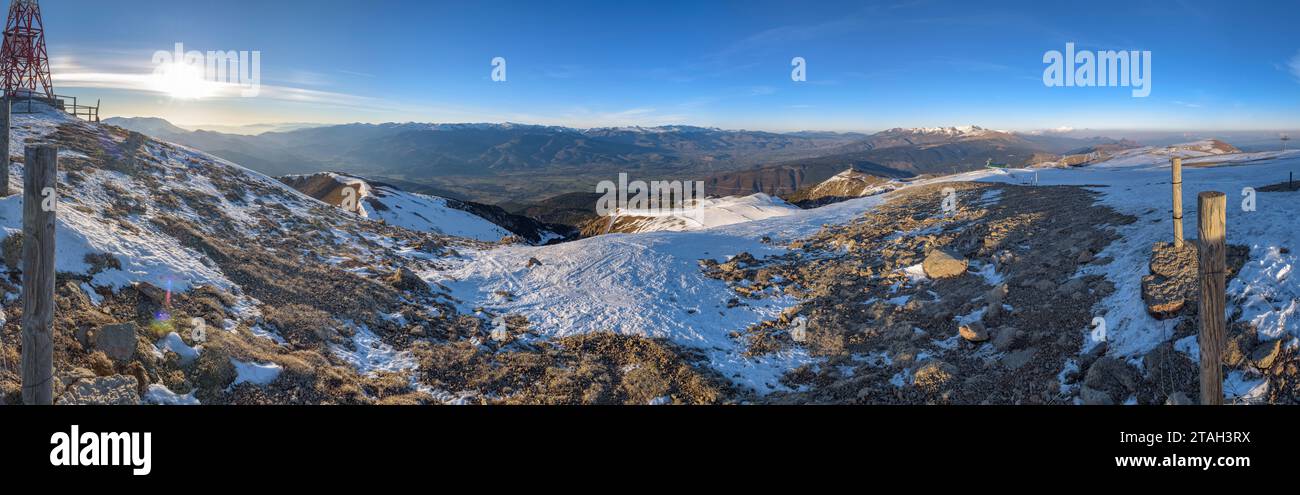 Panoramic from the summit of Tosa d'Alp on a winter afternoon (Cerdanya, Catalonia, Spain, Pyrenees) ESP: Panorámica desde la cumbre de la Tosa d'Alp Stock Photo
