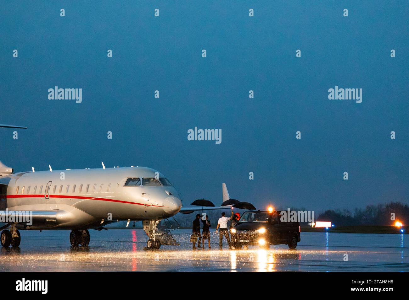 Vistajet corporate jet arriving hi-res stock photography and images - Alamy