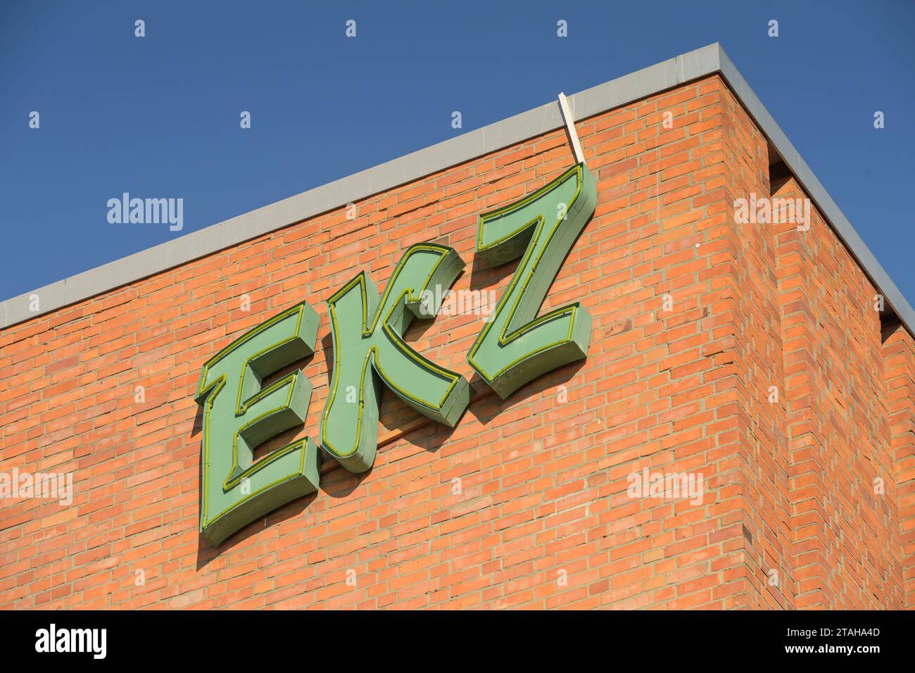 Einkaufszentrum EKZ, Schriftzug aus DDR-Zeiten, Delbrückstraße ...