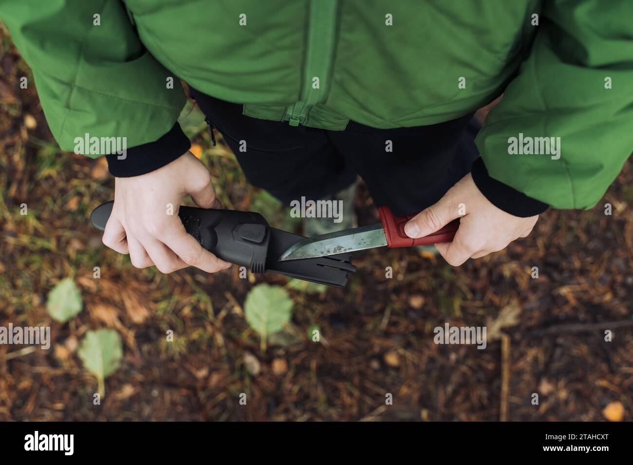 https://c8.alamy.com/comp/2TAHCXT/boy-holding-a-knife-ready-to-sharpen-a-stick-in-the-forest-2TAHCXT.jpg