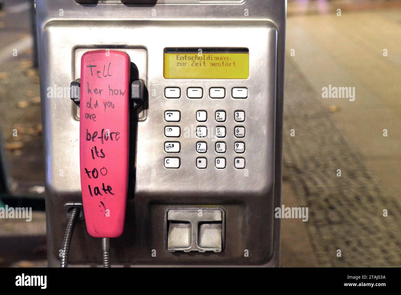 RECORD DATE NOT STATED 24.11.2023, Berlin - Deutschland. Telefonzelle, Hörer ist beschriftet mit: tell her how old you are before itÂ s to late. *** 24 11 2023, Berlin Germany Phone booth, handset is labeled tell her how old you are before itÂ s to late Credit: Imago/Alamy Live News Stock Photo