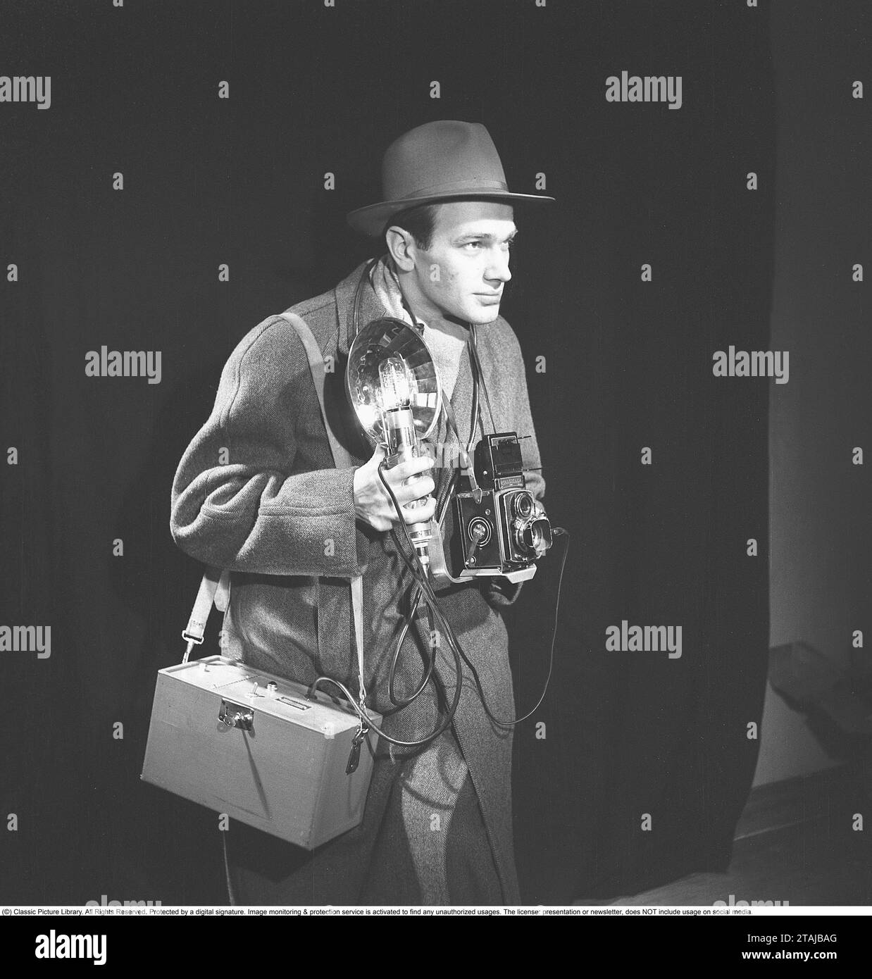 Karl-Gustaf Kristoffersson , 1918-2011 , Legendary Swedish photographer here with the Rolleiflex camera hanging around his neck and a flash unit that effectively illuminated the subjects. Sweden 1947. ref Z42-6 Stock Photo