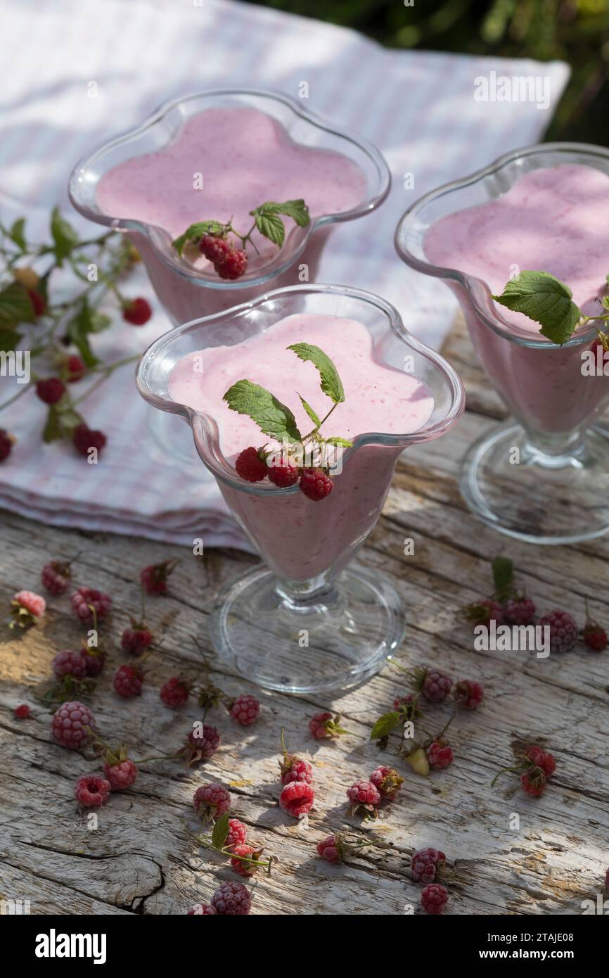 Naturjoghurt hi-res stock photography and images - Alamy