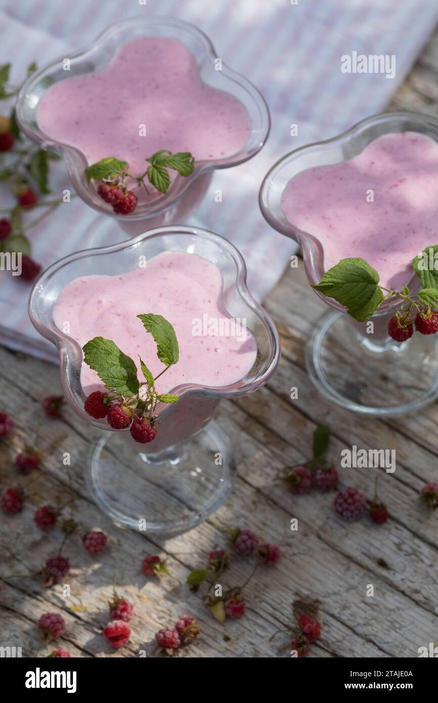 Naturjoghurt hi-res stock photography and images - Alamy