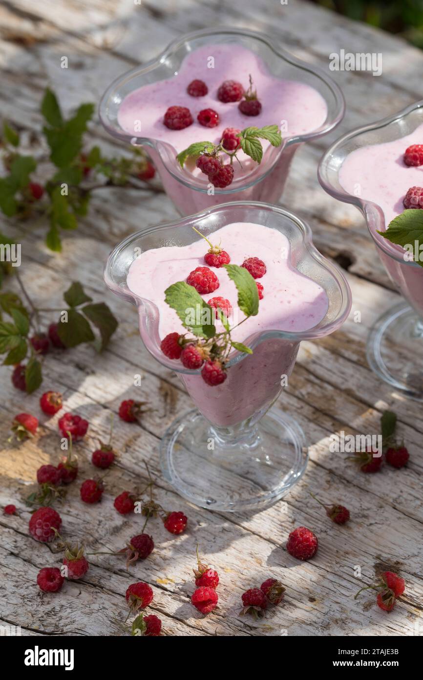 Naturjoghurt hi-res stock photography and images - Alamy
