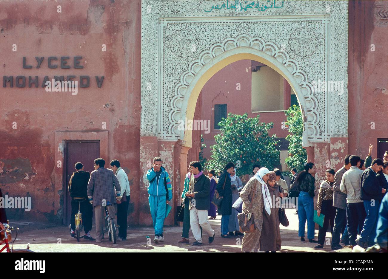 Morocco, Marrakesh; Adolescent schoolgoers at the entrance of a highschool "Lycee mohamed V". Stock Photo
