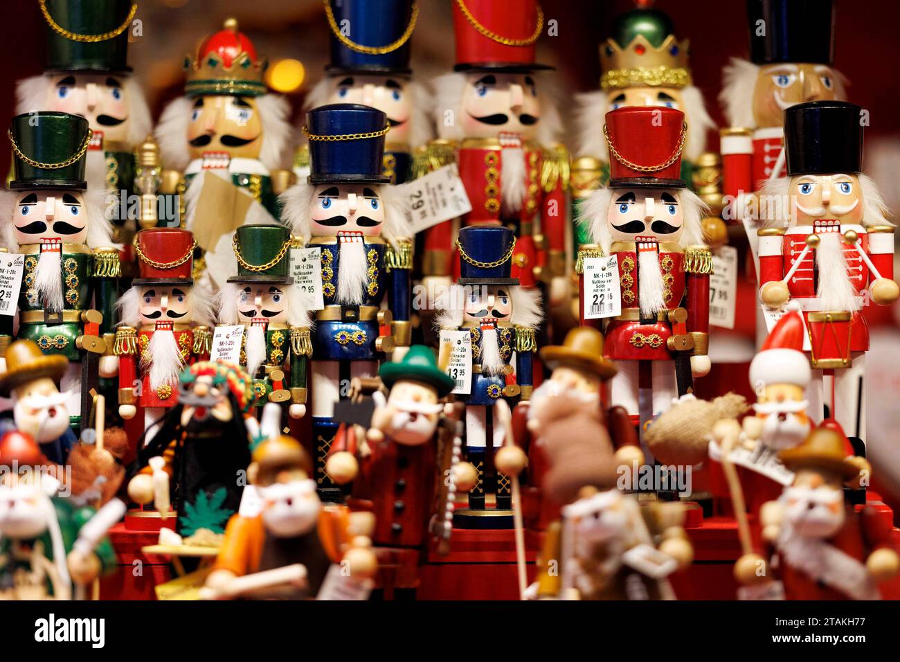 Der Weihnachtsmarkt am Dom in Köln lockt in diesem Jahr wieder viele