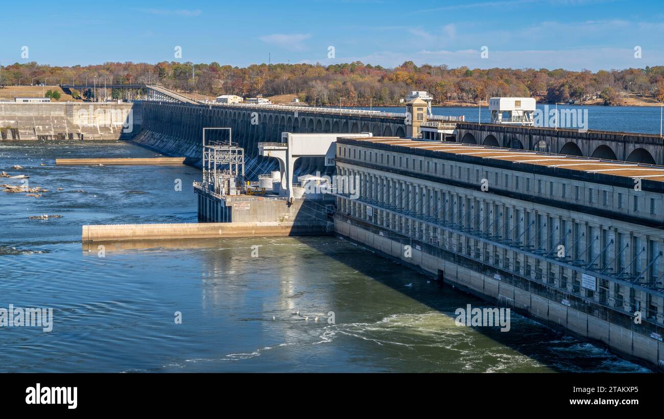 Wilson Dam and hydro power station on the Tennesse River in Florence