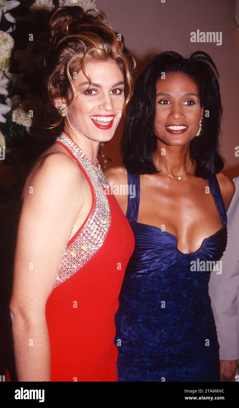 Photo Dédicacée De Cindy Crawford - Tirage De Collection Encadré Prêt à Offrir - 14