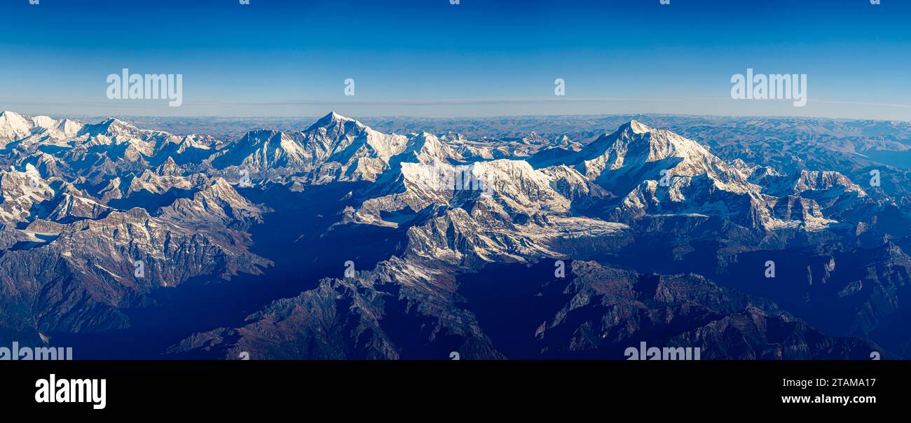 Mount Everest, the world's highest mountain on the border of Nepal and China in the Mahalangur Himal sub-range of the Himalayas, viewed from the south Stock Photo