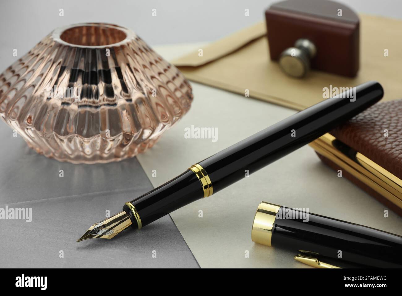 Inkwell Stylish fountain pen inkwell hi-res stock photography and images - Alamy