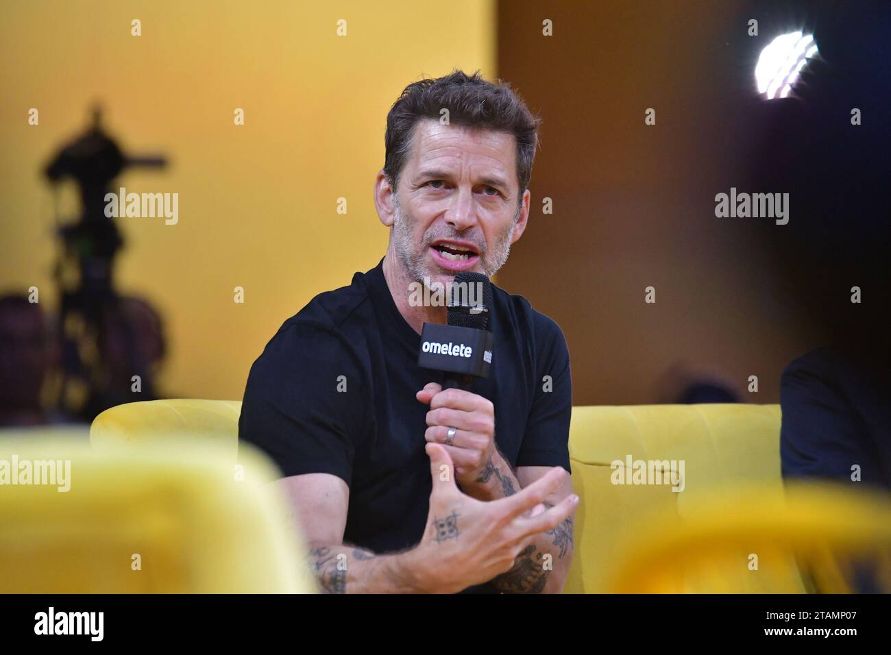 Sao Paulo, Brazil. 01st Dec, 2023. SÃO PAULO, BRAZIL - DECEMBER 1: Director Zack Snyder speaks to the fans during the Comic-Con Experience-CCXP 2023 at Sao Paulo Expo on December 1, 2023, in Sao Paulo, Brazil. (Photo by Leandro Bernardes/PxImages) Credit: Px Images/Alamy Live News Stock Photo