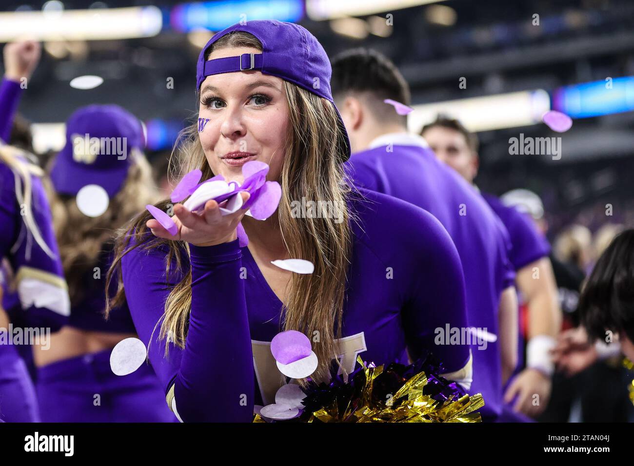Las Vegas, NV, USA. 01st Dec, 2023. A Washington Huskies cheerleader
