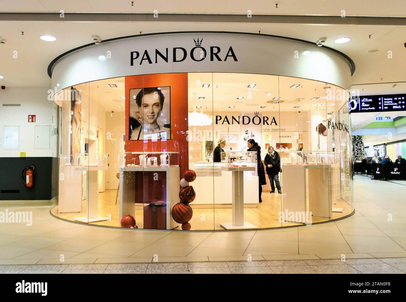 Pandora store hi-res stock photography and images - Page 3 - Alamy