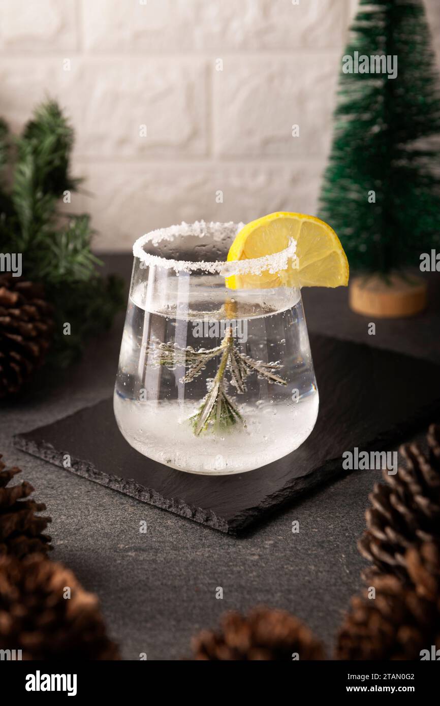 snow-globe-cocktail-christmas-drink-creative-festive-beverage-in
