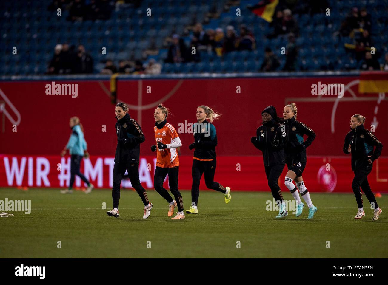 Rostock, Deutschland. 01st Dec, 2023. Sara Doorsoun (Deutschland, #23 ...
