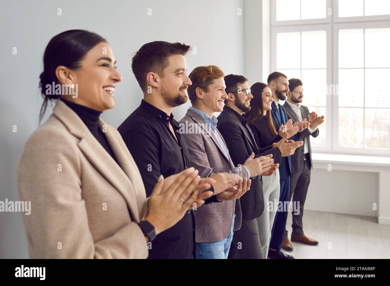 Group happy people clapping hi-res stock photography and images - Alamy