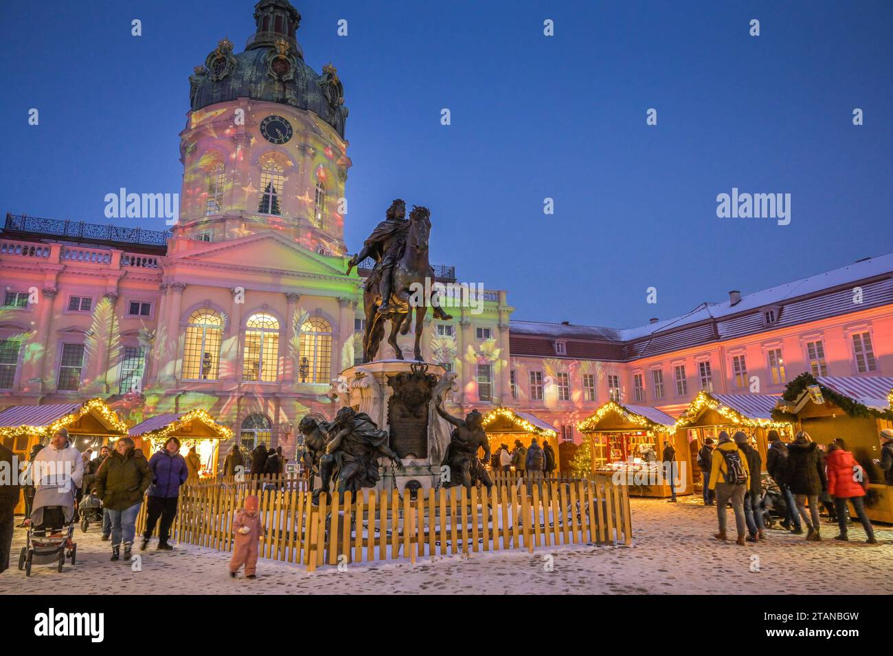 Weihnachtsmarkt vor dem Schloß Charlottenburg, Berlin, Deutschland