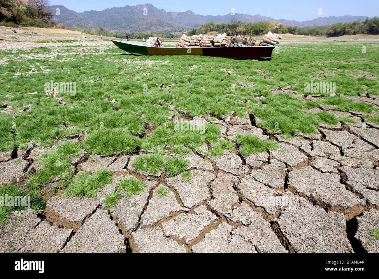 Beijing, Indonesia. 10th Aug, 2023. A wooden boat is seen on dry bed of a reservoir in Wonogiri district, Central Java, Indonesia, Aug. 10, 2023. Heatwaves, torrential rains, floods, droughts and other natural disasters occurred one after another around the world in recent years. While impressed by the mighty power and vulnerability of nature, we genuinely feel that when it comes to tackling climate change, countries around the world are like passengers aboard the same ship. Credit: Str/Xinhua/Alamy Live News Stock Photo