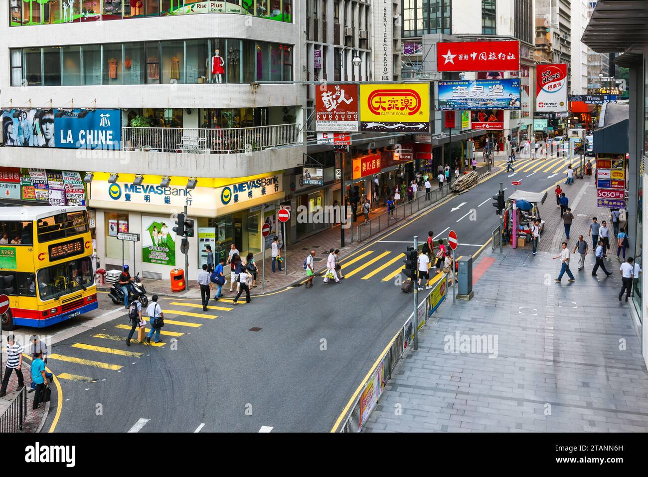 Central, Hong Kong - July 21, 2009 : Queen Victoria Street and Queen's Road Central. Busy shopping intersection close to mid-levels elevated escalator Stock Photo