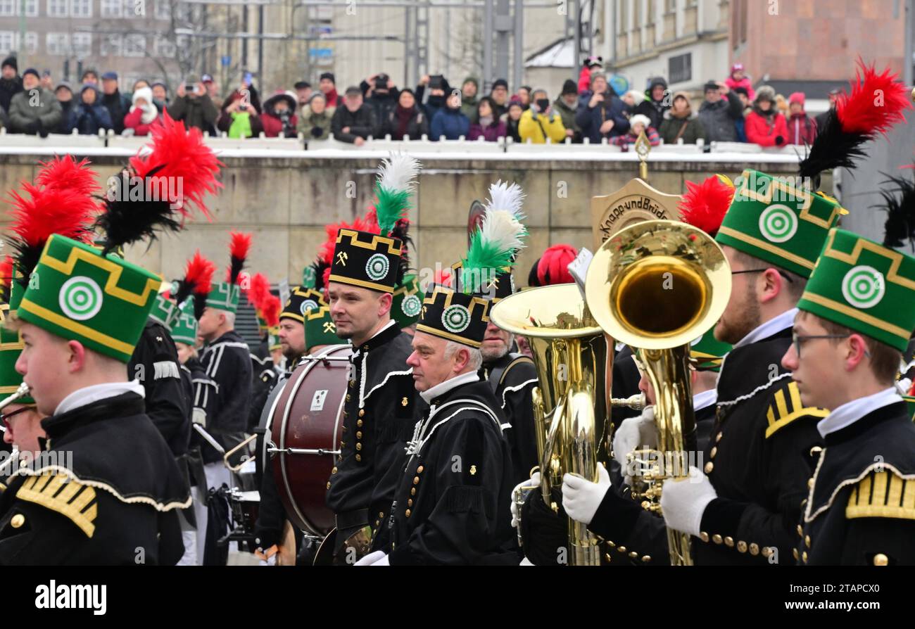 Mittelalter instrumente hi-res stock photography and images - Alamy