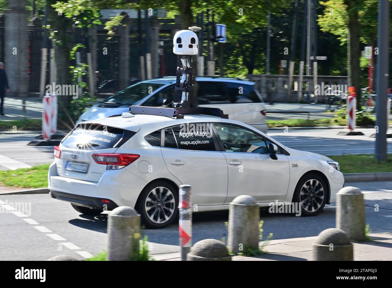 An Apple Maps Street View vehicle in Hamburg Stock Photo - Alamy