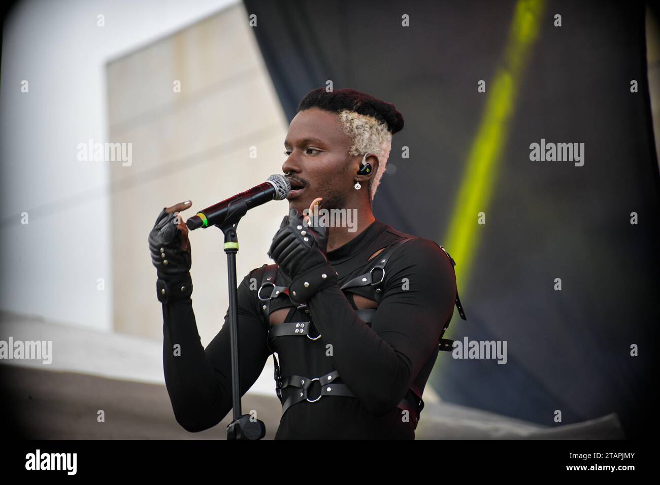 Pasto, Colombia. 26th Nov, 2023. Junior Zamora performs at the Galeras Rock music festival on its second day, in Pasto Narino on November 26, 2023. Photo by: Camilo Erasso/Long Visual Press Credit: Long Visual Press/Alamy Live News Stock Photo