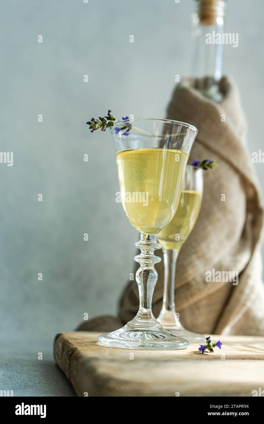 https://c8.alamy.com/comp/2TAPR9X/glasses-with-limoncello-drink-and-lavender-flowers-on-the-stone-table-in-sunny-day-2TAPR9X.jpg