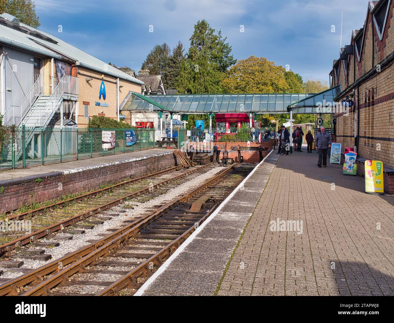 The sidings and platform at Lakeside station Windermere Stock Photo