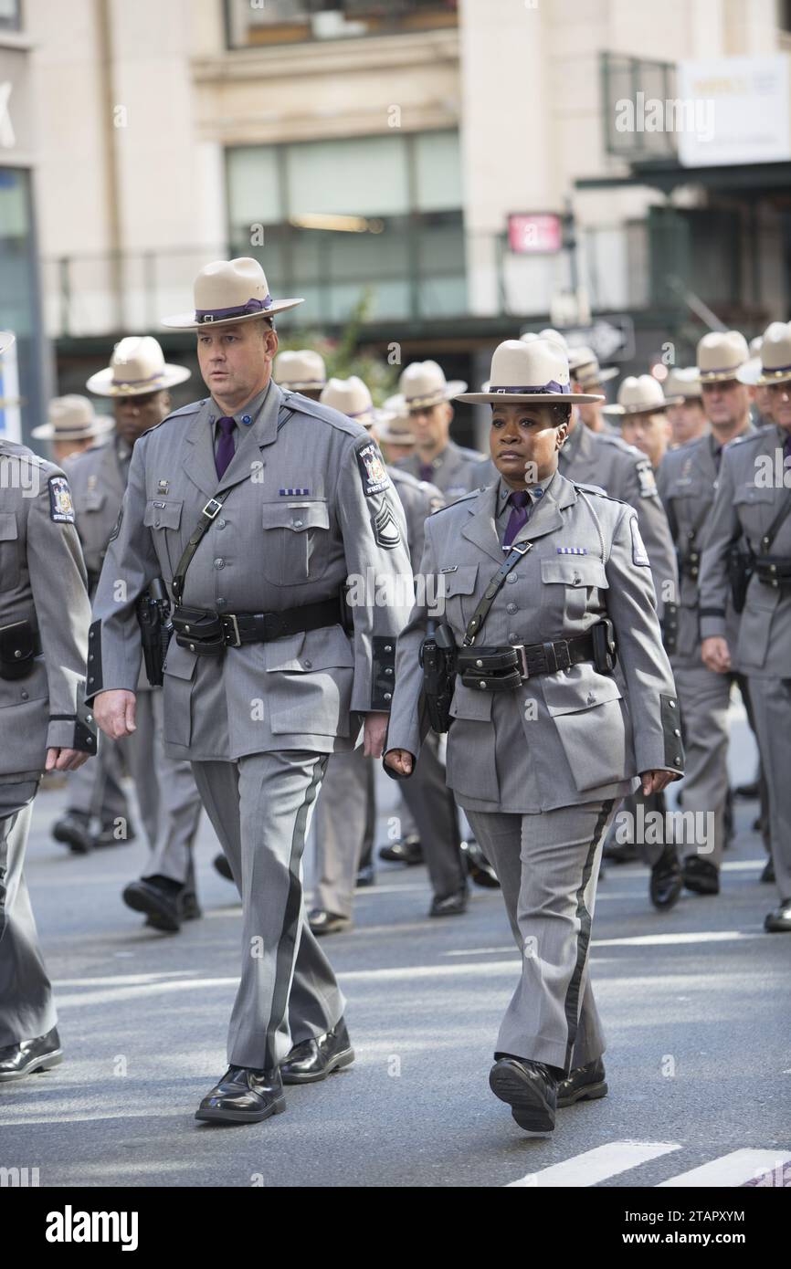 Tens of thousands marched in the New York City Veterans Day Parade ...