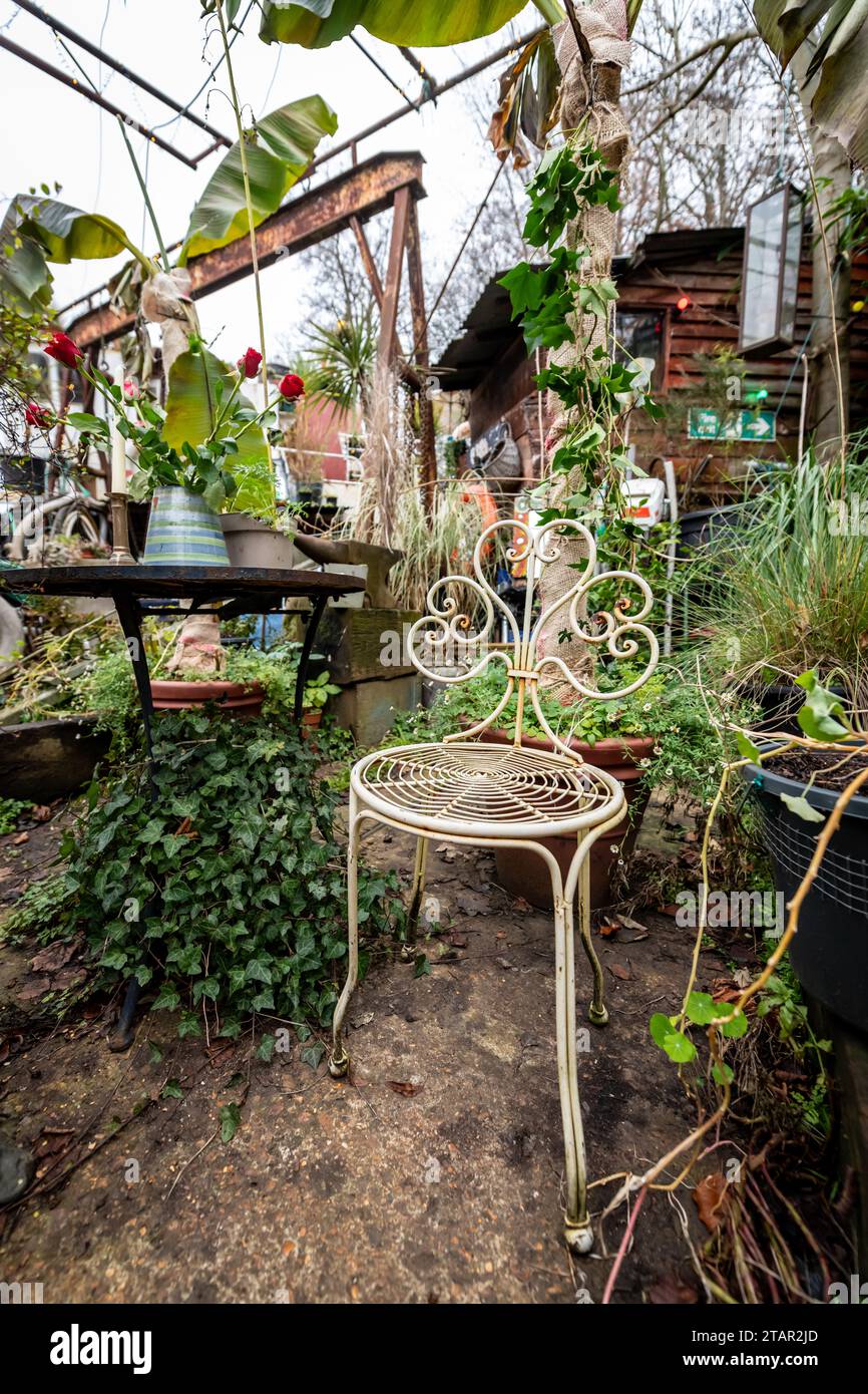 Twickenham, UK. Sat 2 Dec 2023. Eel Pie Island, on the River Thames in London, opens to the public twice each year. Artists display their work for sale and refreshments are offered. Credit: Thomas Faull/Alamy Live News Stock Photo