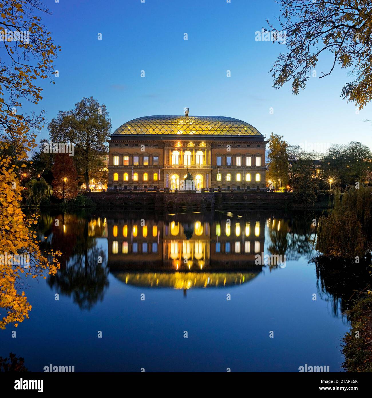 The Staendehaus K21 is reflected in the Kaiserteich in autumn in the evening, Schwanenspiegel, Duesseldorf, North Rhine-Westphalia, Germany Stock Photo