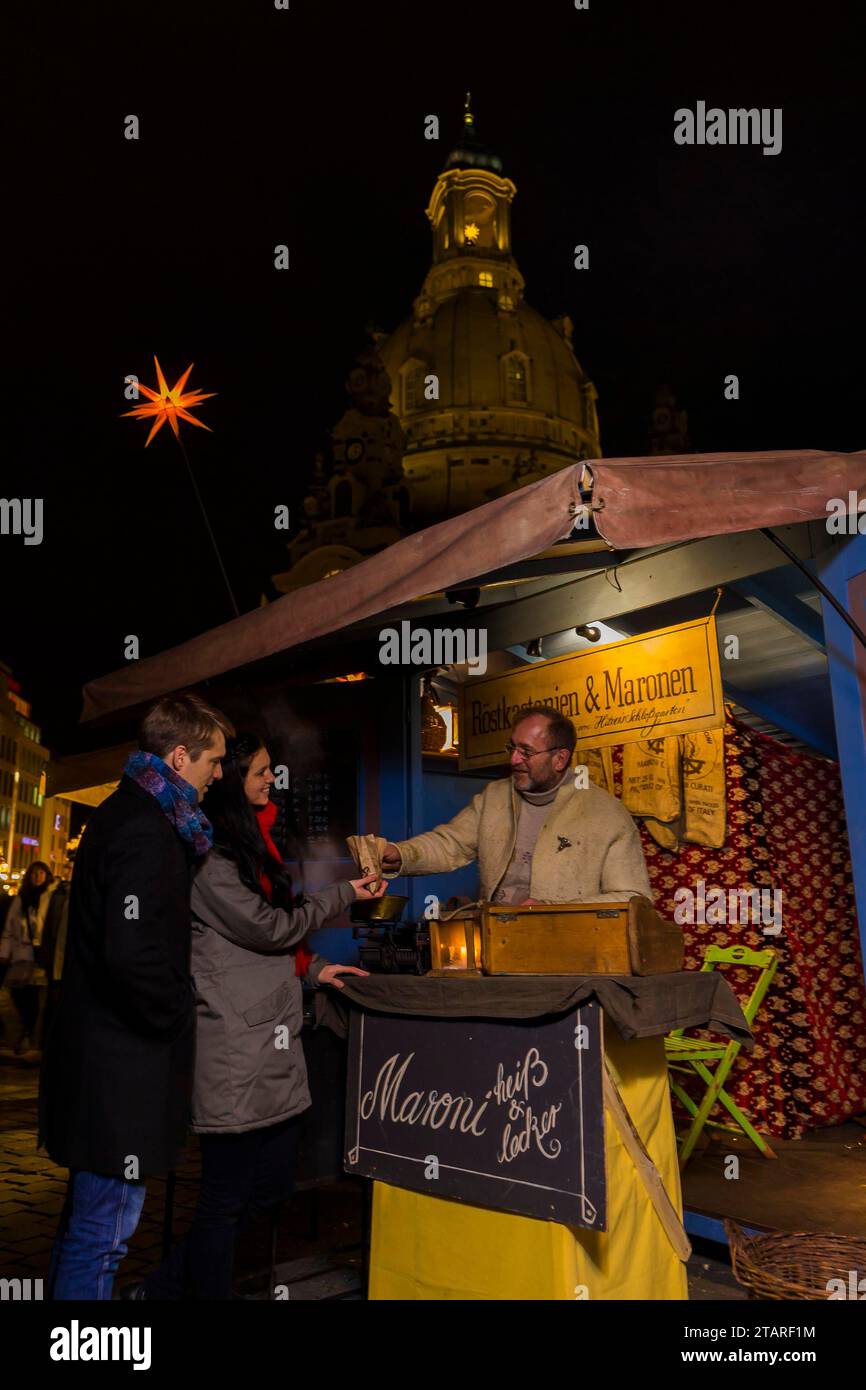 Young couple on central hi-res stock photography and images - Alamy