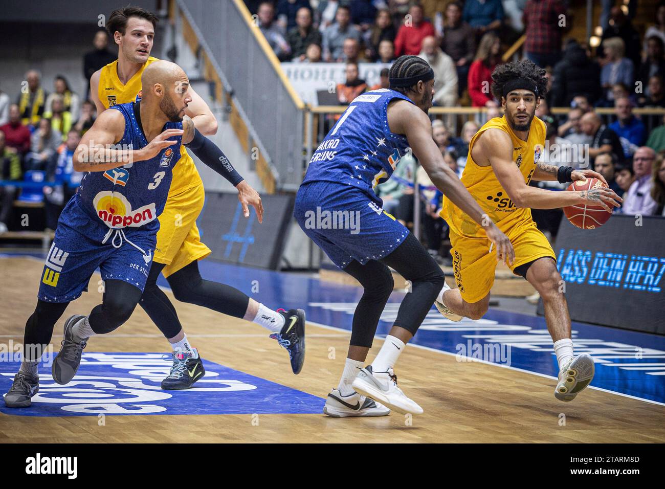 Crailsheim, Deutschland. 02nd Dec, 2023. Jhivvan Jackson (Tigers Tuebingen, 56), Keandre Cook