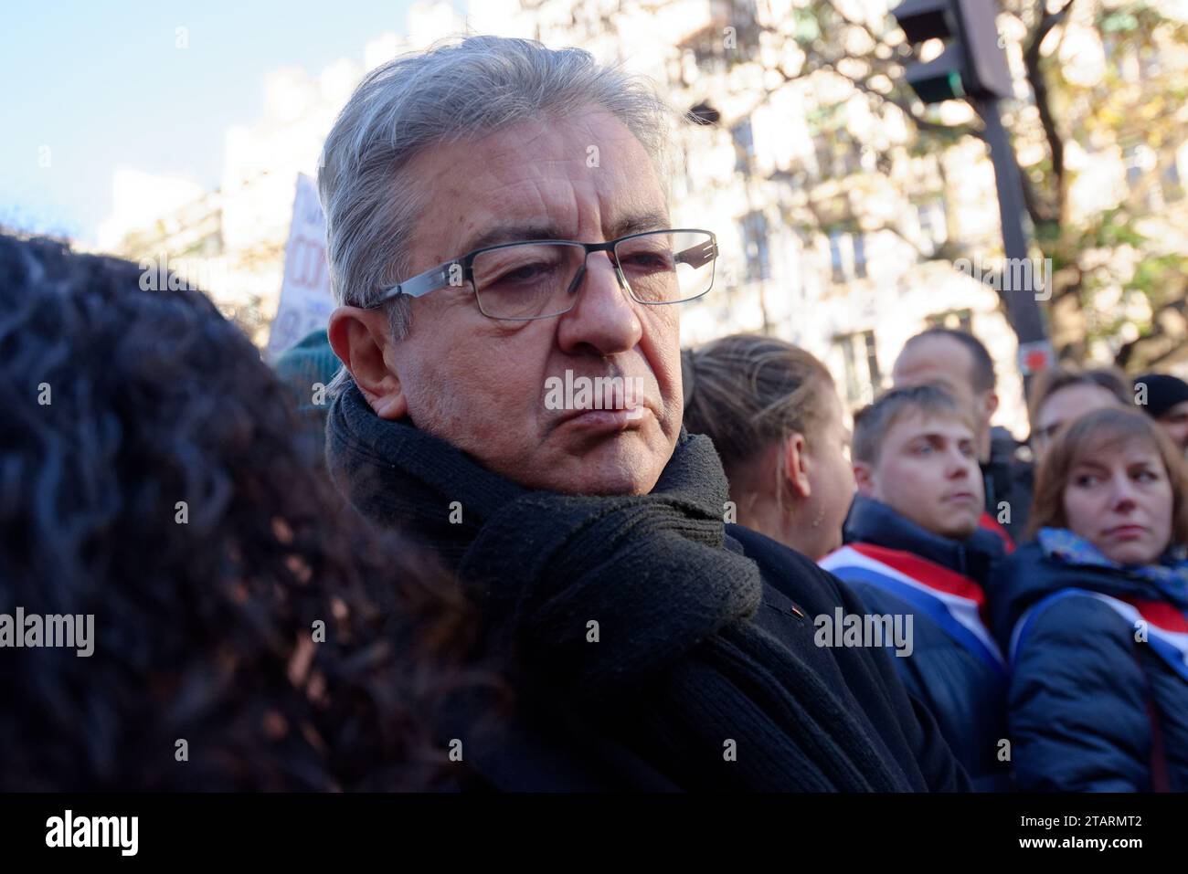 Jean Luc Mélenchon marche pour la paix ,la justice et un cessez le feu ...