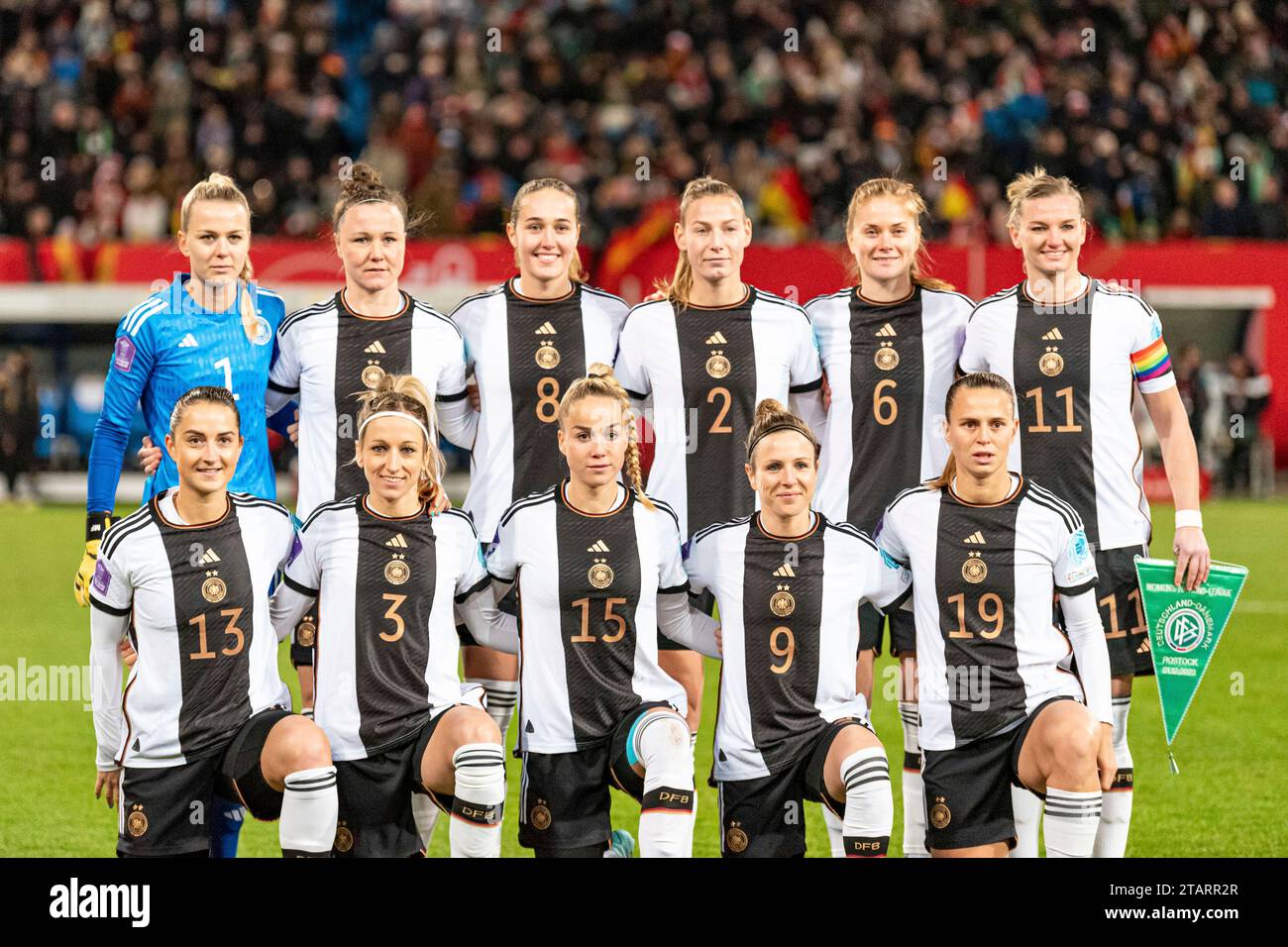 Rostock, Deutschland 01. Dezember 2023: Womens Nation League - 2023/2024 - Deutschland vs. Dänemark Im Bild: m Bild: Mannschaftsfoto vor dem Spiel der deutschen Nationalmannschaft Stock Photo