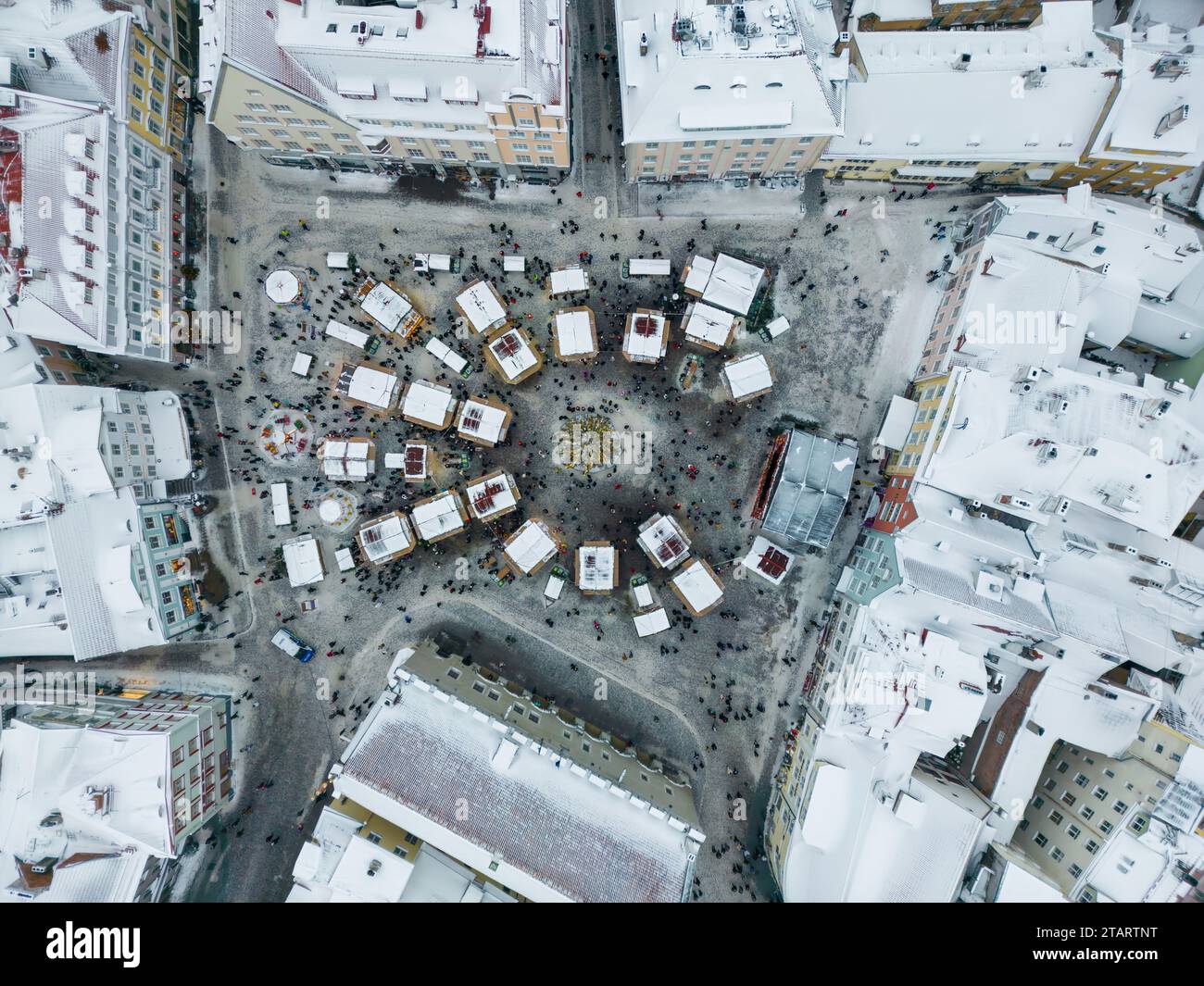 Bird's eye view of the Christmas market in Tallinn's old town townhall square, Raekoja Plats. Stock Photo