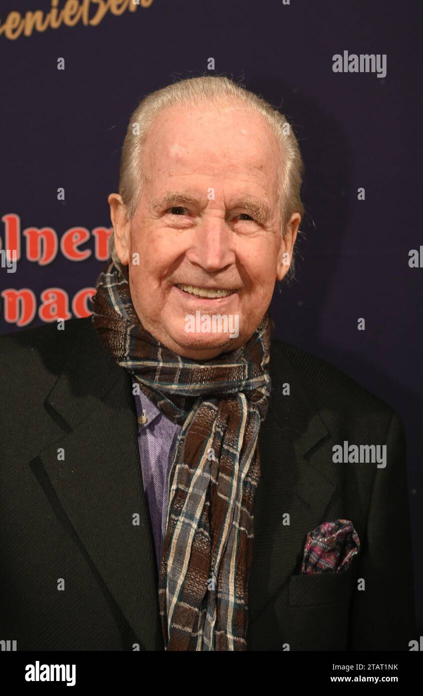 Moderator Max Schautzer kommt zur Premiere des 8. Kölner