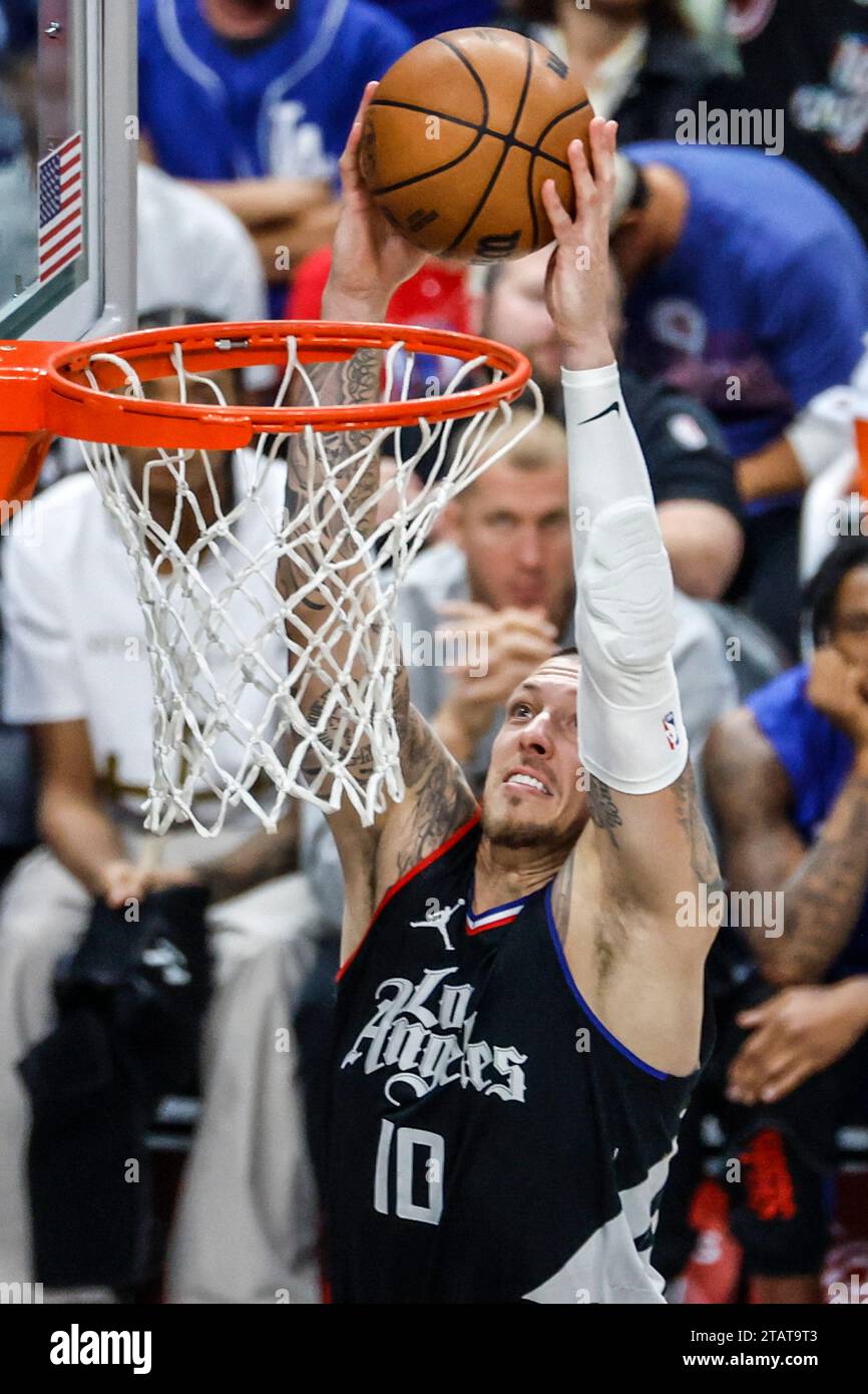 Los Angeles, United States. 02nd Dec, 2023. Los Angeles Clippers' Daniel Theis #10 dunks against the Golden State Warriors during an NBA basketball game at Crypto.com Arena. Clippers won 113-112. (Photo by Ringo Chiu/SOPA Images/Sipa USA) Credit: Sipa USA/Alamy Live News Stock Photo