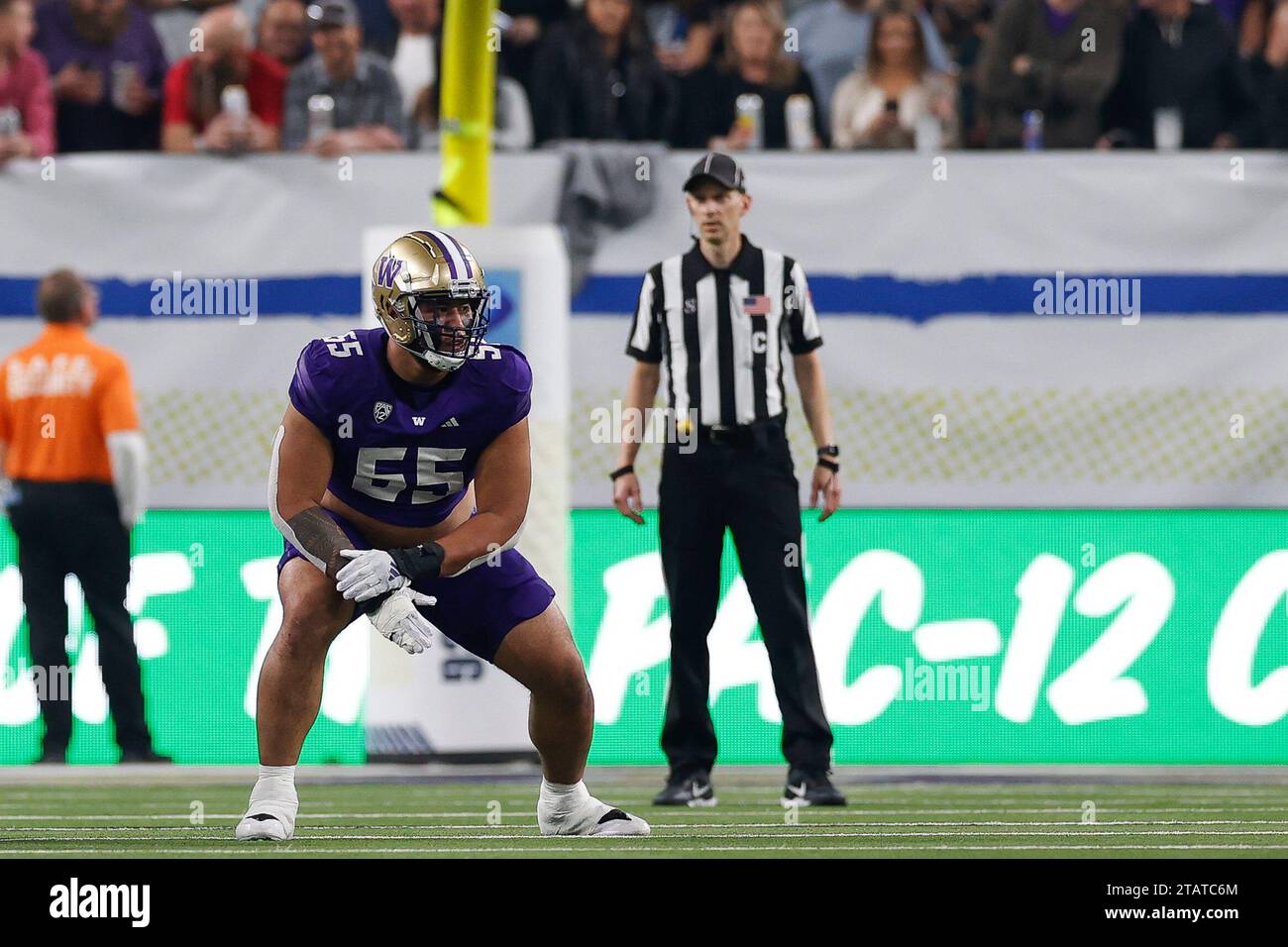 Washington Offensive Lineman Troy Fautanu 55 Lines Up On The Line Of washington-offensive-lineman-troy-fautanu-55-lines-up-on-the-line-of