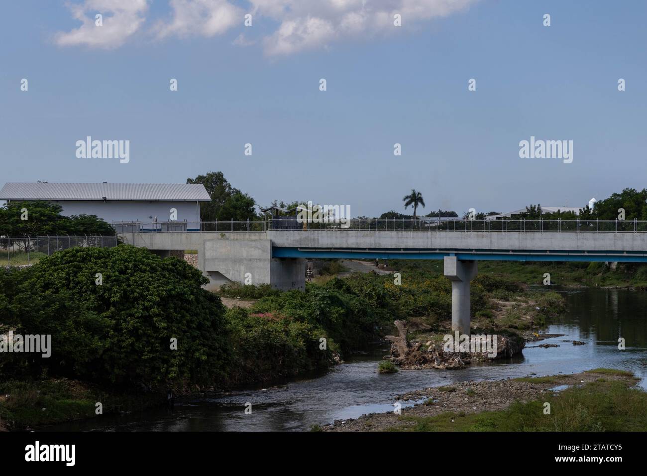 The Dominican Republic Haiti Border Crossing Over The Massacre River On   The Dominican Republic Haiti Border Crossing Over The Massacre River On Nov 24 2023 While The Dominican Republics Border Was Partially Re Opened The Haitian Border Remains Closed The Dominican Republics Ban On Issuing Visas To Haitians Is Still In Effect Photo By Carlos Berros Polancosipa Usa Credit Sipa Usalamy Live News 2TATCY5 