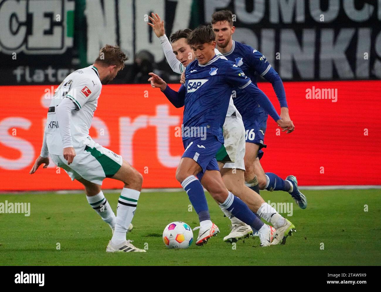Mochengladbach, Deutschland. 02nd Dec, 2023. 02.12.2023, Borussia-Park, Mochengladbach, GER, 1.FBL, Borussia Monchengladbach vs TSG 1899 Hoffenheim, DFL regulations prohibit any use of photographs as image sequences and/or quasi-video. in the picture Christoph Kramer (M Gladbach), Tom Bischof (Hoffenheim), Rocco Reitz (M Gladbach), Anton Stach (Hoffenheim) Credit: dpa/Alamy Live News Stock Photo